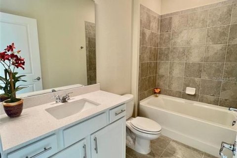 House in Orlando, Florida 4 bedrooms, 171.31 sq.m. № 2395623 - photo 15