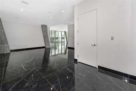 Купить кондоминиум в Майами, Флорида 6 спален, 493.03м2, № 1490750 - фото 4