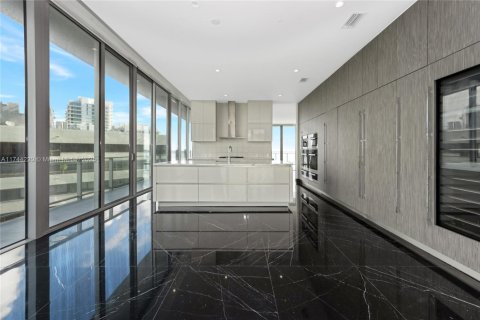 Купить кондоминиум в Майами, Флорида 6 спален, 493.03м2, № 1490750 - фото 10