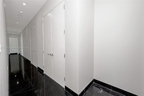 Купить кондоминиум в Майами, Флорида 6 спален, 493.03м2, № 1490750 - фото 15