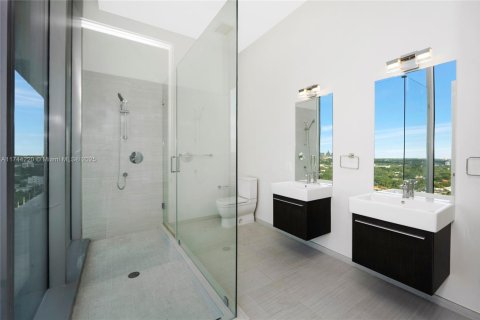 Купить кондоминиум в Майами, Флорида 6 спален, 493.03м2, № 1490750 - фото 20