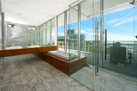 Купить кондоминиум в Майами, Флорида 6 спален, 493.03м2, № 1490750 - фото 28