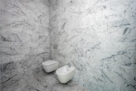 Купить кондоминиум в Майами, Флорида 6 спален, 493.03м2, № 1490750 - фото 29