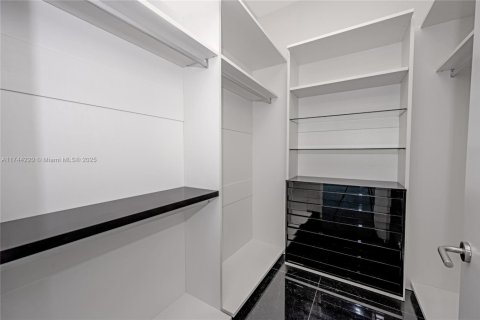 Купить кондоминиум в Майами, Флорида 6 спален, 493.03м2, № 1490750 - фото 18