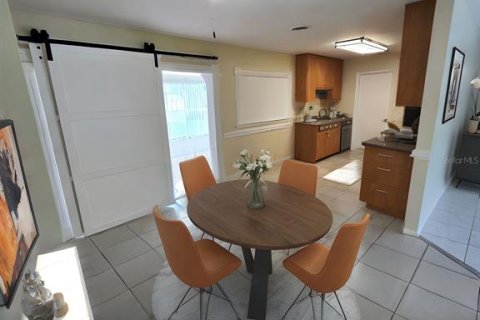 House in Port Charlotte, Florida 2 bedrooms, 105.17 sq.m. № 1808939 - photo 5