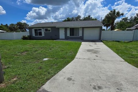 House in Port Charlotte, Florida 2 bedrooms, 105.17 sq.m. № 1808939 - photo 9