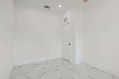 Villa ou maison à vendre à Opa-locka, Floride: 3 chambres, 98.1 m2 № 2025612 - photo 25