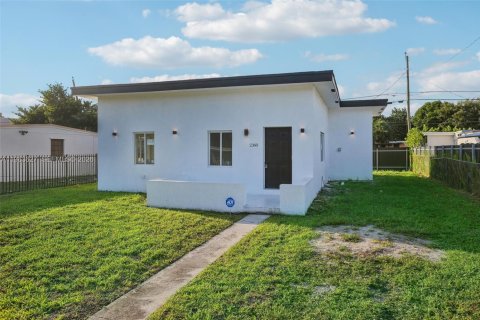 Villa ou maison à vendre à Opa-locka, Floride: 3 chambres, 98.1 m2 № 2025612 - photo 4