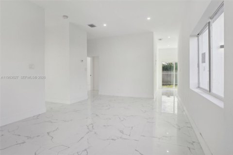 Villa ou maison à vendre à Opa-locka, Floride: 3 chambres, 98.1 m2 № 2025612 - photo 12