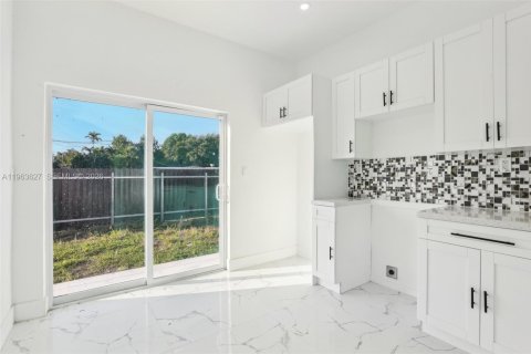 Villa ou maison à vendre à Opa-locka, Floride: 3 chambres, 98.1 m2 № 2025612 - photo 15