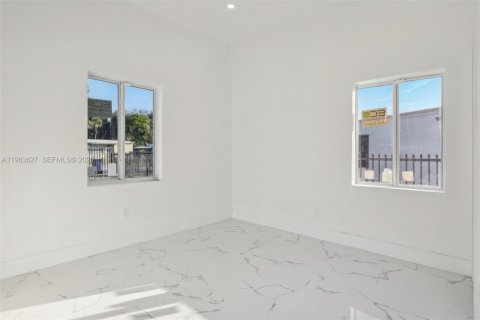 Villa ou maison à vendre à Opa-locka, Floride: 3 chambres, 98.1 m2 № 2025612 - photo 27