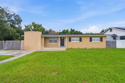 House in Orlando, Florida 4 bedrooms, 142.33 sq.m. № 2334023