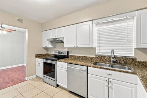 Villa ou maison à vendre à Orlando, Floride: 4 chambres, 142.33 m2 № 2334023 - photo 13
