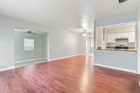 Villa ou maison à vendre à Orlando, Floride: 4 chambres, 142.33 m2 № 2334023 - photo 3