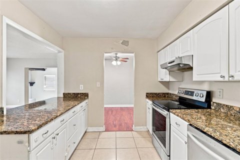 Villa ou maison à vendre à Orlando, Floride: 4 chambres, 142.33 m2 № 2334023 - photo 14