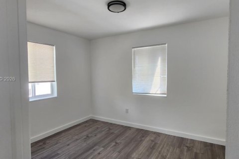 House in Miami, Florida 2 bedrooms, 179.3 sq.m. № 2042030 - photo 18