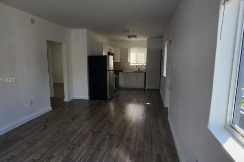 House in Miami, Florida 2 bedrooms, 179.3 sq.m. № 2042030 - photo 14