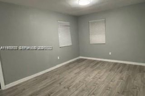 House in Miami, Florida 2 bedrooms, 179.3 sq.m. № 2042030 - photo 5