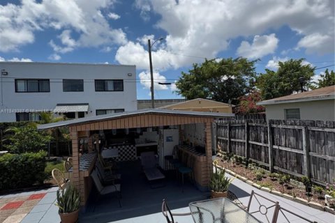 Casa en venta en Miami, Florida, 2 dormitorios, 116.41 m2 № 1936731 - foto 16