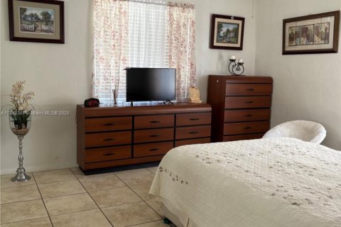 Casa en venta en Miami, Florida, 2 dormitorios, 116.41 m2 № 1936731 - foto 3