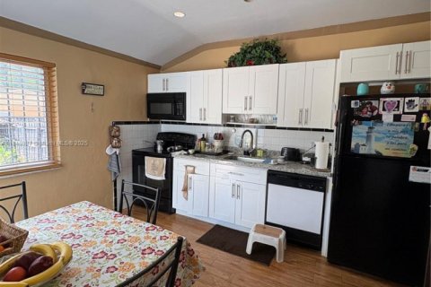 Casa en venta en Miami, Florida, 2 dormitorios, 116.41 m2 № 1936731 - foto 11