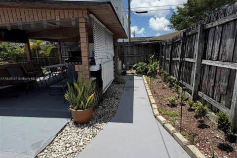Casa en venta en Miami, Florida, 2 dormitorios, 116.41 m2 № 1936731 - foto 13