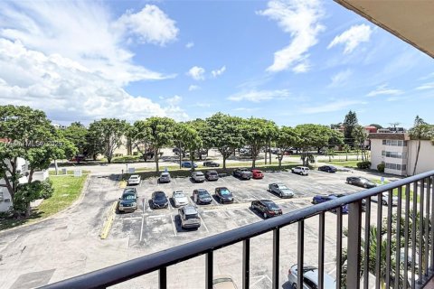 Купить кондоминиум в Майами, Флорида 1 спальня, 88.63м2, № 1962424 - фото 5