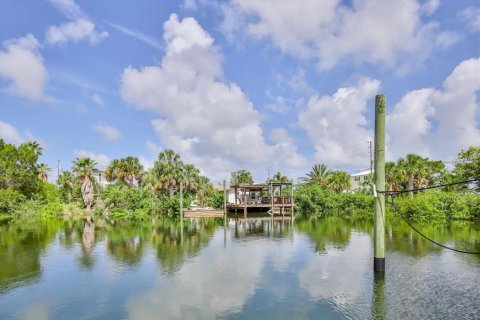 House in Hernando Beach, Florida 3 bedrooms, 164.25 sq.m. № 1903456 - photo 8
