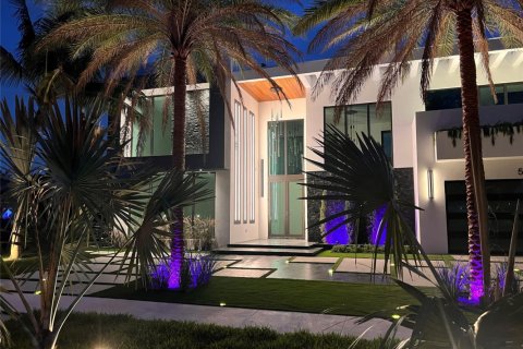 Villa ou maison à vendre à Lighthouse Point, Floride: 4 chambres, 324.6 m2 № 1230143 - photo 1