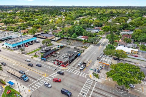 Commercial property in North Miami, Florida № 1953819 - photo 18