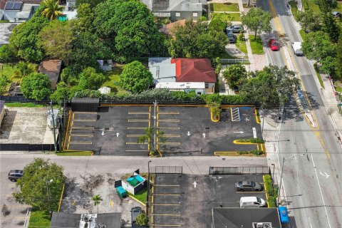 Commercial property in North Miami, Florida № 1953819 - photo 12