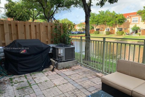Condo in Dania Beach, Florida, 3 bedrooms  № 1921950 - photo 28