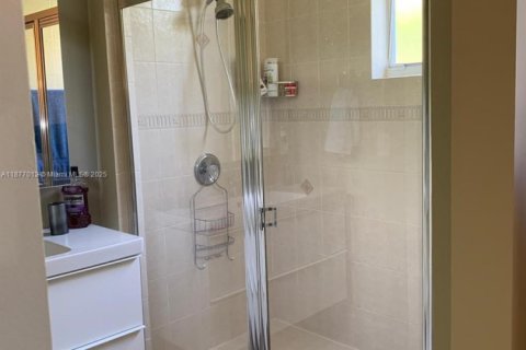 Condo in Dania Beach, Florida, 3 bedrooms  № 1921950 - photo 18