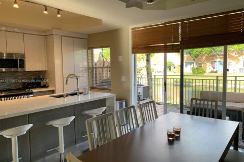 Condo in Dania Beach, Florida, 3 bedrooms  № 1921950 - photo 12