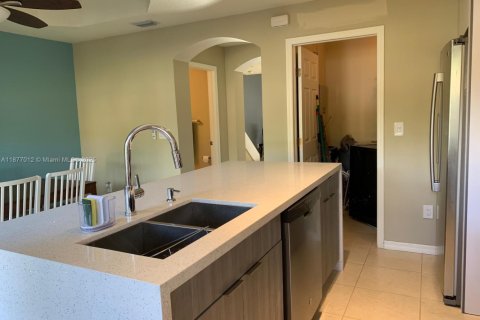 Condo in Dania Beach, Florida, 3 bedrooms  № 1921950 - photo 9