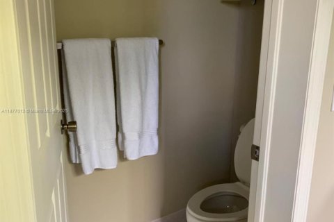 Condo in Dania Beach, Florida, 3 bedrooms  № 1921950 - photo 19