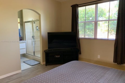 Condo in Dania Beach, Florida, 3 bedrooms  № 1921950 - photo 14