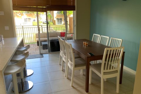 Condo in Dania Beach, Florida, 3 bedrooms  № 1921950 - photo 11