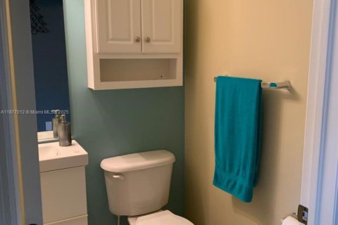 Condo in Dania Beach, Florida, 3 bedrooms  № 1921950 - photo 16