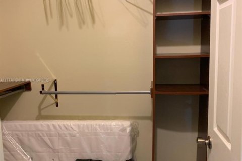 Condo in Dania Beach, Florida, 3 bedrooms  № 1921950 - photo 15