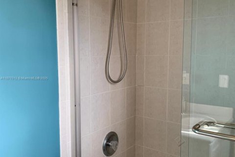 Condo in Dania Beach, Florida, 3 bedrooms  № 1921950 - photo 24