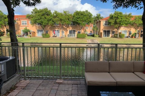 Condo in Dania Beach, Florida, 3 bedrooms  № 1921950 - photo 29