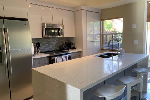 Condo in Dania Beach, Florida, 3 bedrooms  № 1921950 - photo 10