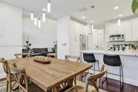 Townhouse in Pembroke Pines, Florida 3 bedrooms, 157.47 sq.m. № 2069563 - photo 11