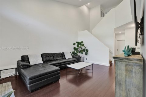 Townhouse in Pembroke Pines, Florida 3 bedrooms, 157.47 sq.m. № 2069563 - photo 18