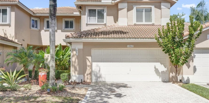 Townhouse in Pembroke Pines, Florida 3 bedrooms, 157.47 sq.m. № 2069563