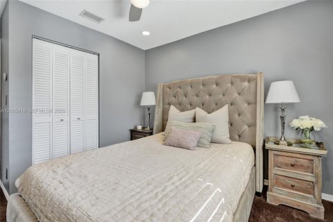 Townhouse in Pembroke Pines, Florida 3 bedrooms, 157.47 sq.m. № 2069563 - photo 25