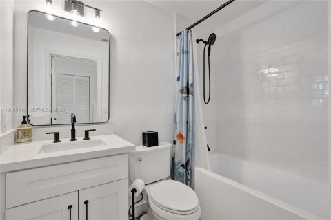 Townhouse in Pembroke Pines, Florida 3 bedrooms, 157.47 sq.m. № 2069563 - photo 27