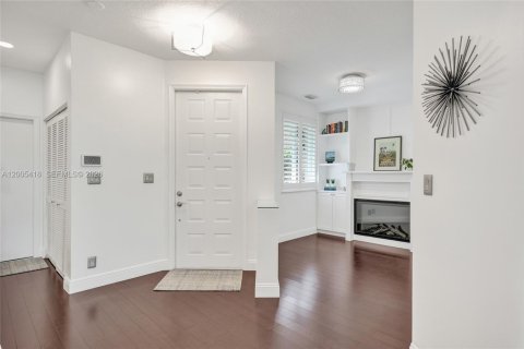 Townhouse in Pembroke Pines, Florida 3 bedrooms, 157.47 sq.m. № 2069563 - photo 5