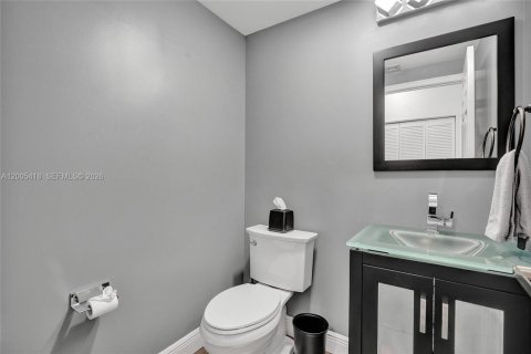 Townhouse in Pembroke Pines, Florida 3 bedrooms, 157.47 sq.m. № 2069563 - photo 7